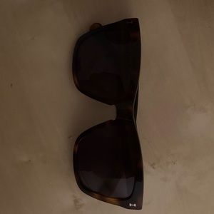 illesteva los feliz sunglasses